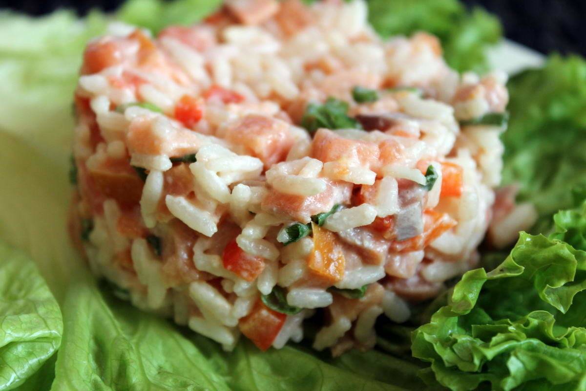 Рыбный салат с рисом и его вариации - способы приготовления